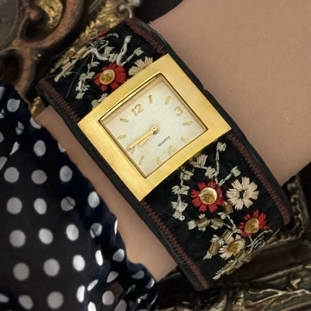 VINTAGE • Black Floral Gold Bracelet Watch New Battery Ready To Wear_2